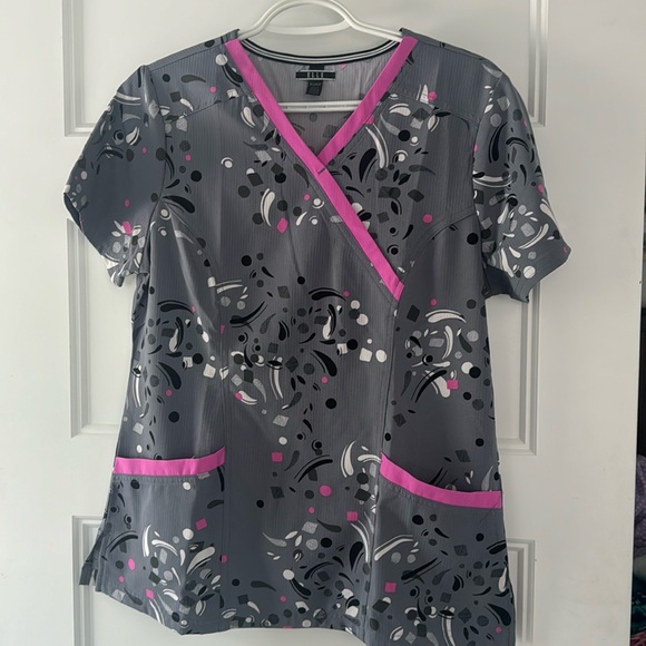 Women’s Scrub Top - Picture 1 of 3